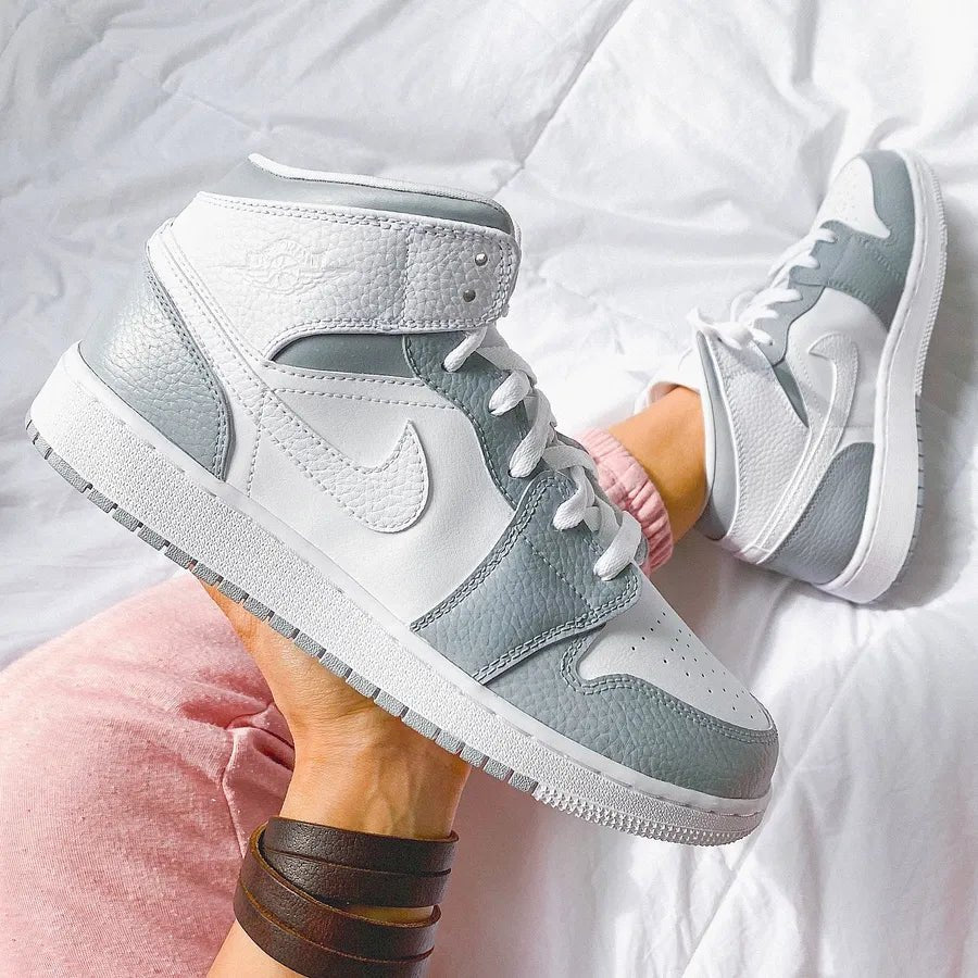 Custom Sneaker Nike Air Jordan 1 high Custom Sneaker grau Handgemachte Schuhe von Athena