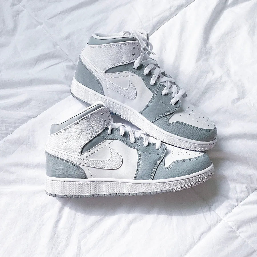 Custom Sneaker Nike Air Jordan 1 high Custom Sneaker grau Handgemachte Schuhe von Athena