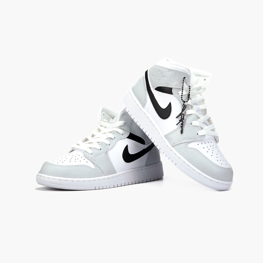 Custom Sneaker Nike Air Jordan 1 high Custom Sneaker Grau Schwarz Handgemachte Schuhe von Athena